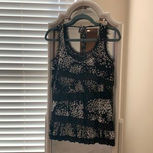 XS White House Black Market sleeveless top. EUC.